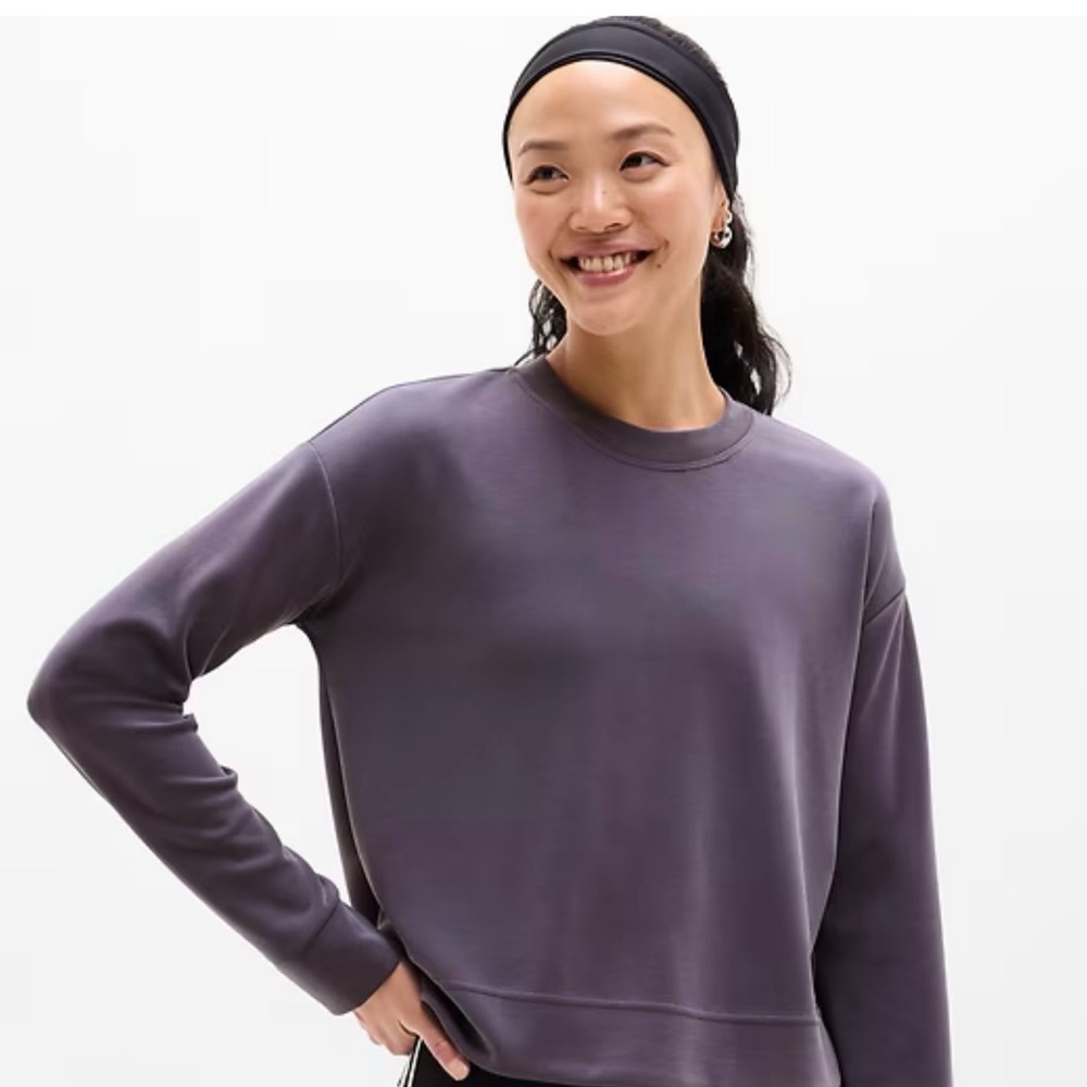 Athleta Greyish/black Crewneck Top